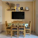 Calm Island Near The Danube - Free Parking Apartament