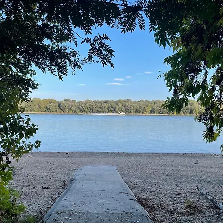 Calm Island Near The Danube - Free Parking דירה בודפשט