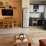 Calm Island Near The Danube - Free Parking Apartment